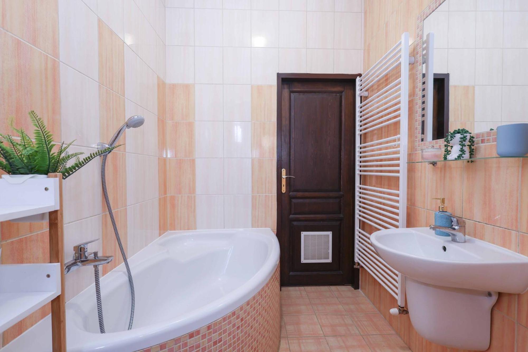 Cozy & Spacious Family Stay Near Train Station Bratysława Zewnętrze zdjęcie